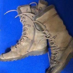 Sketchers  fur boots size 7